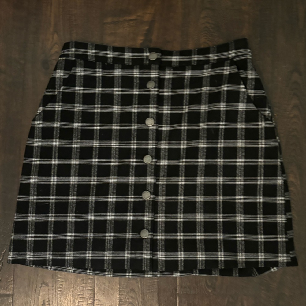 Hollister Women’s medium plaid skirt.